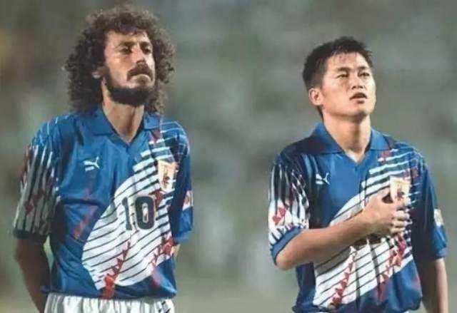 归化球员真能拯救中国足球吗,靠归化球员能拯救中国足球吗