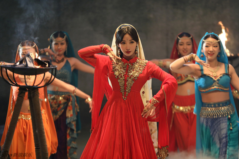 女生千元买“金莲鞋”和裹脚布！女孩醒醒吧，莫把文化*退倒**当时尚