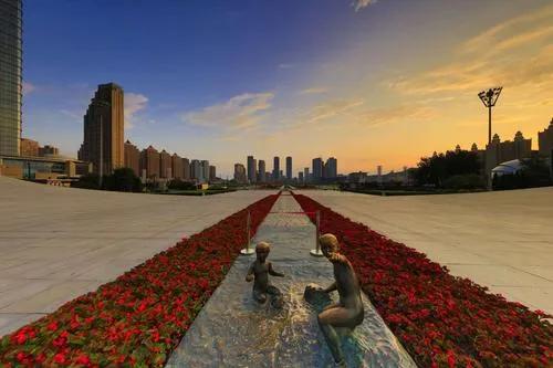 大连星海广场是亚洲最大广场吗,大连星海广场的面积约是176公顷吗