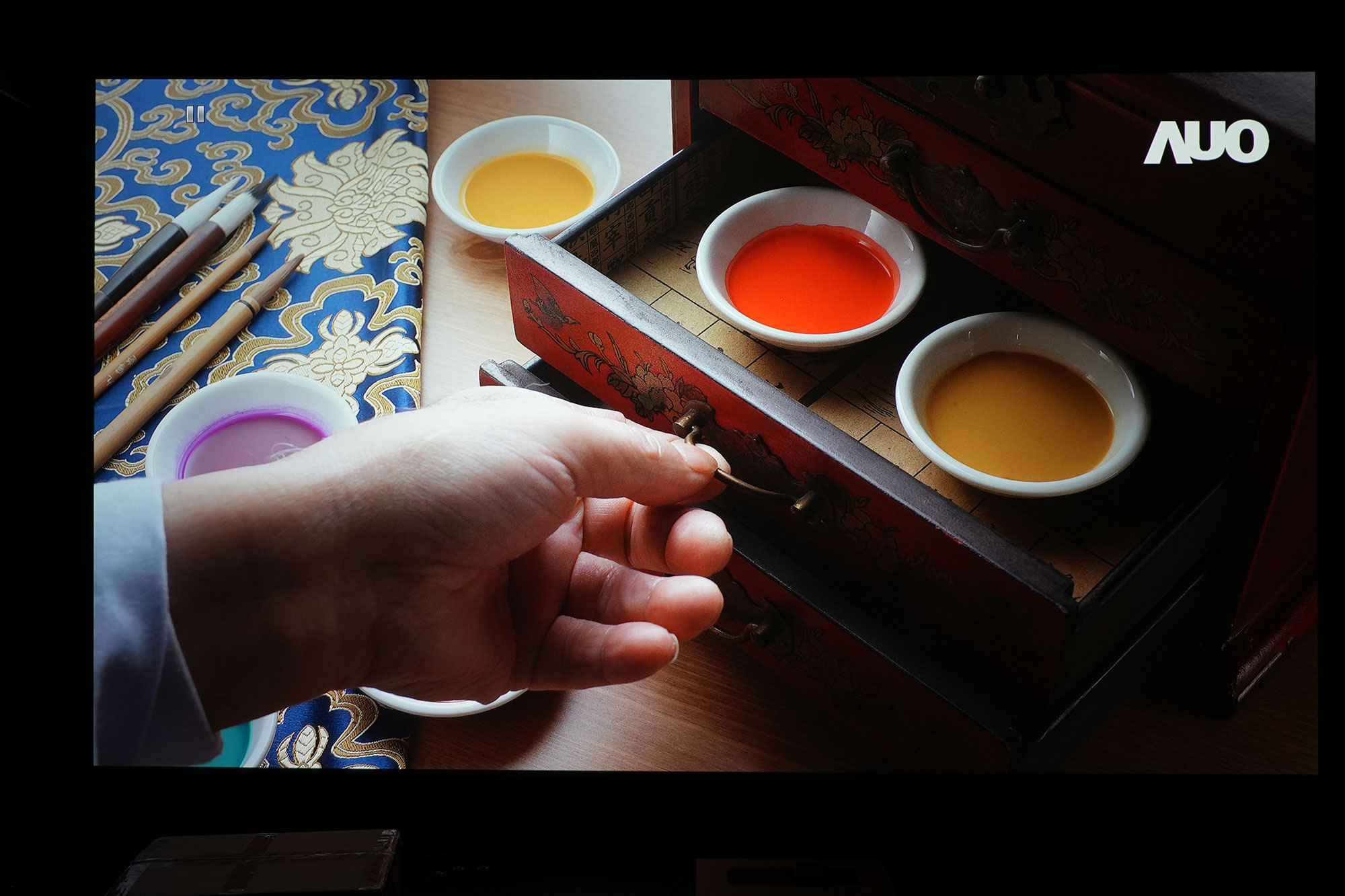 爱普生tz3000和明基4550,同价位投影仪和显示器