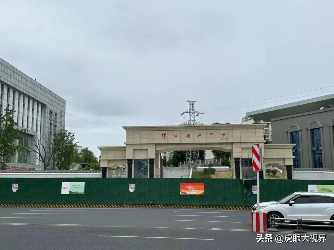 南山中学初中部怎么样,南山中学实验学校校门口