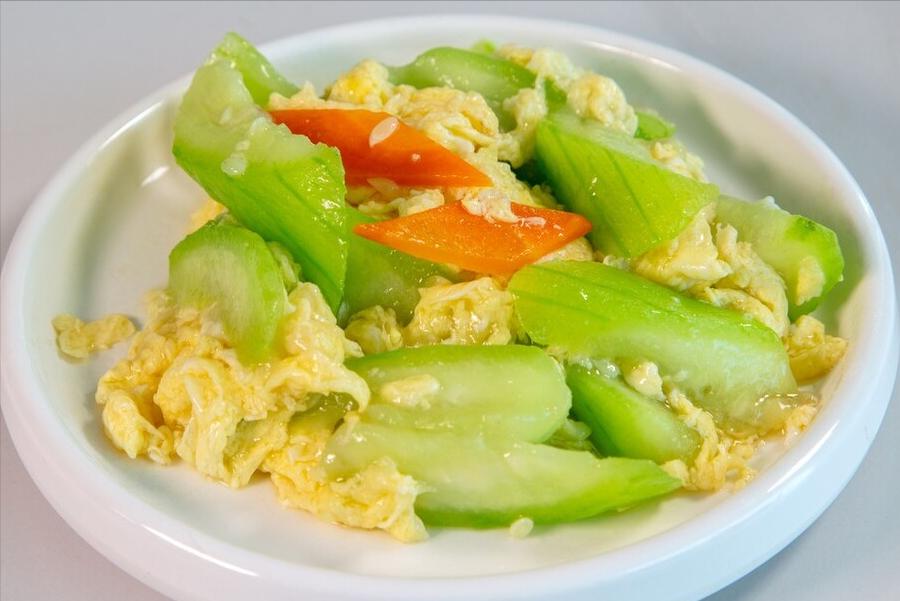 炒丝瓜，出水太多怎么办？只用记住1招，清爽不出水，鲜香又翠绿