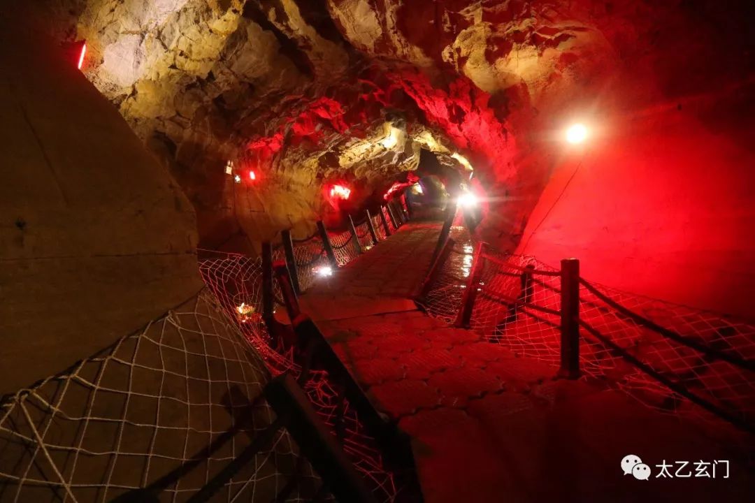 北京八奇洞显圣龙潭,最近发现的最大溶洞