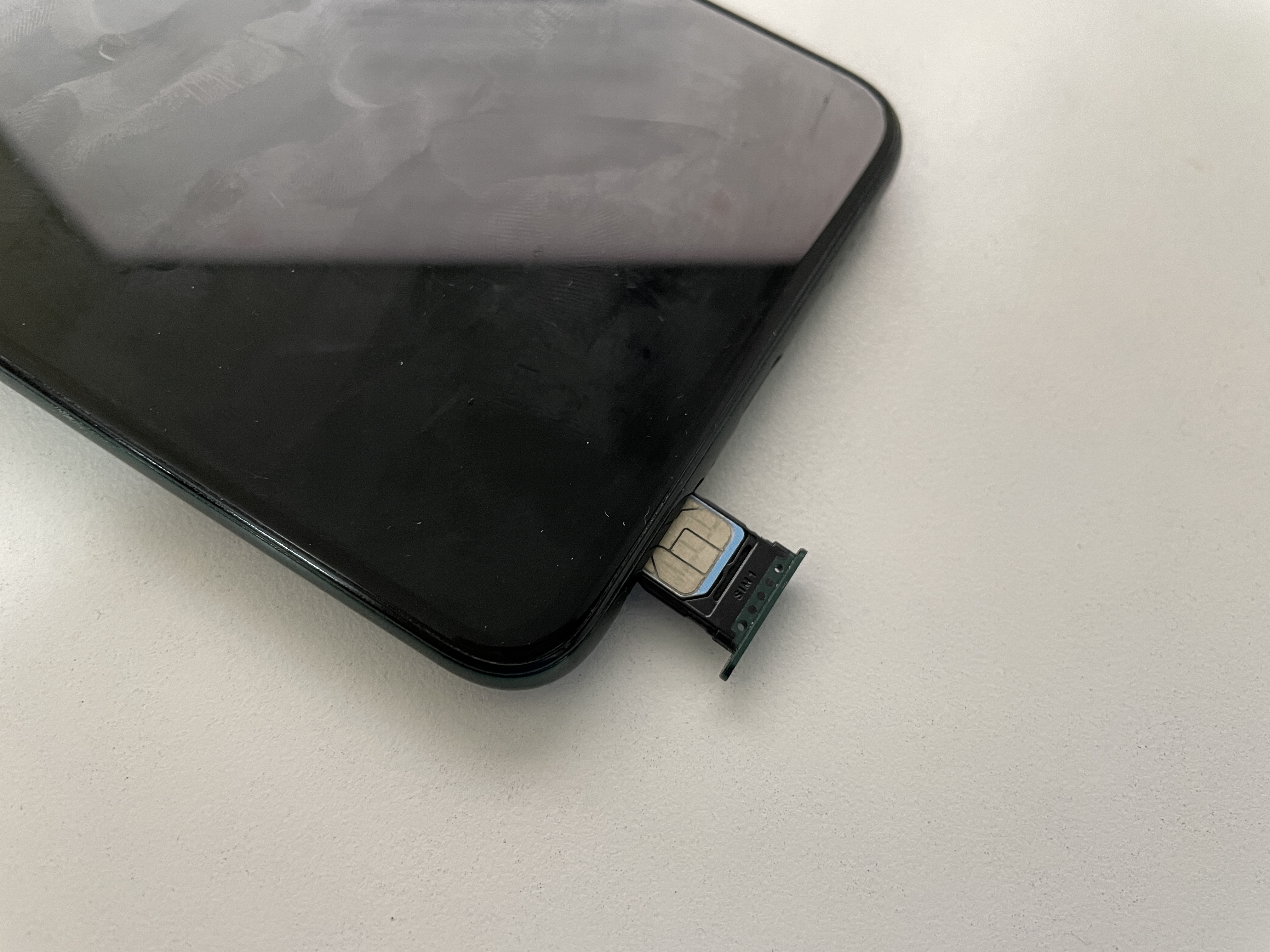 新iphone部分数据转移,iphone部分机型或取消sim卡槽