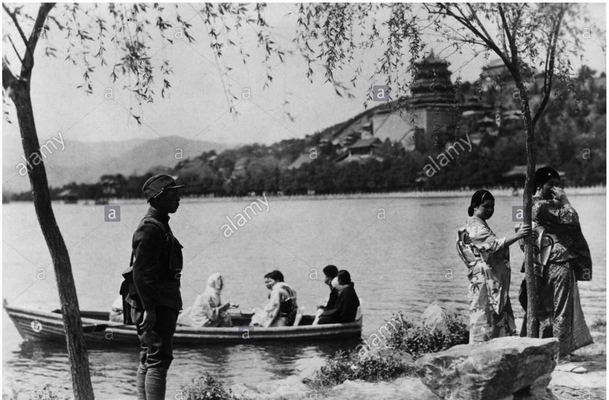 晚清女子真实老照片,晚清老照片还原穷人美艳贵妇