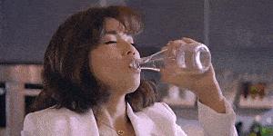 不卷的新加坡喝水都实现不了自由，一杯白开水卖二块五！