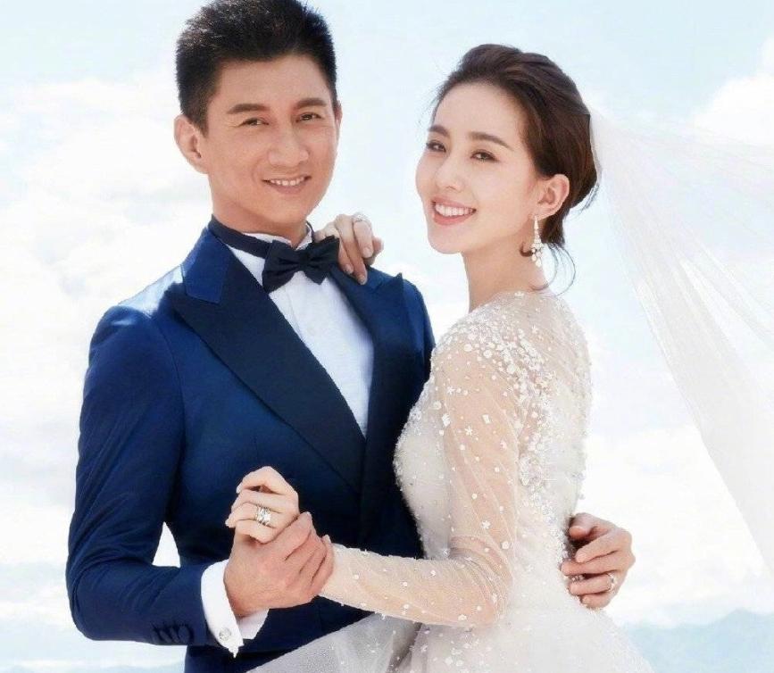 吴奇隆真给刘诗诗股份了吗,刘诗诗与吴奇隆的年龄差距太大