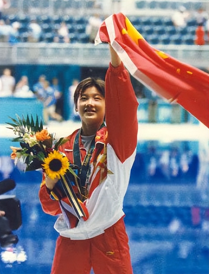 跳水皇后伏明霞嫁给了谁,跳水女皇伏明霞吴敏霞