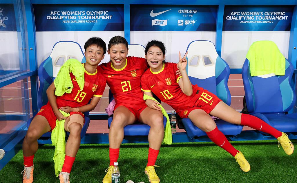 狂虐82分钟！带刀后卫变身前卫，3球3助攻！震撼表现！