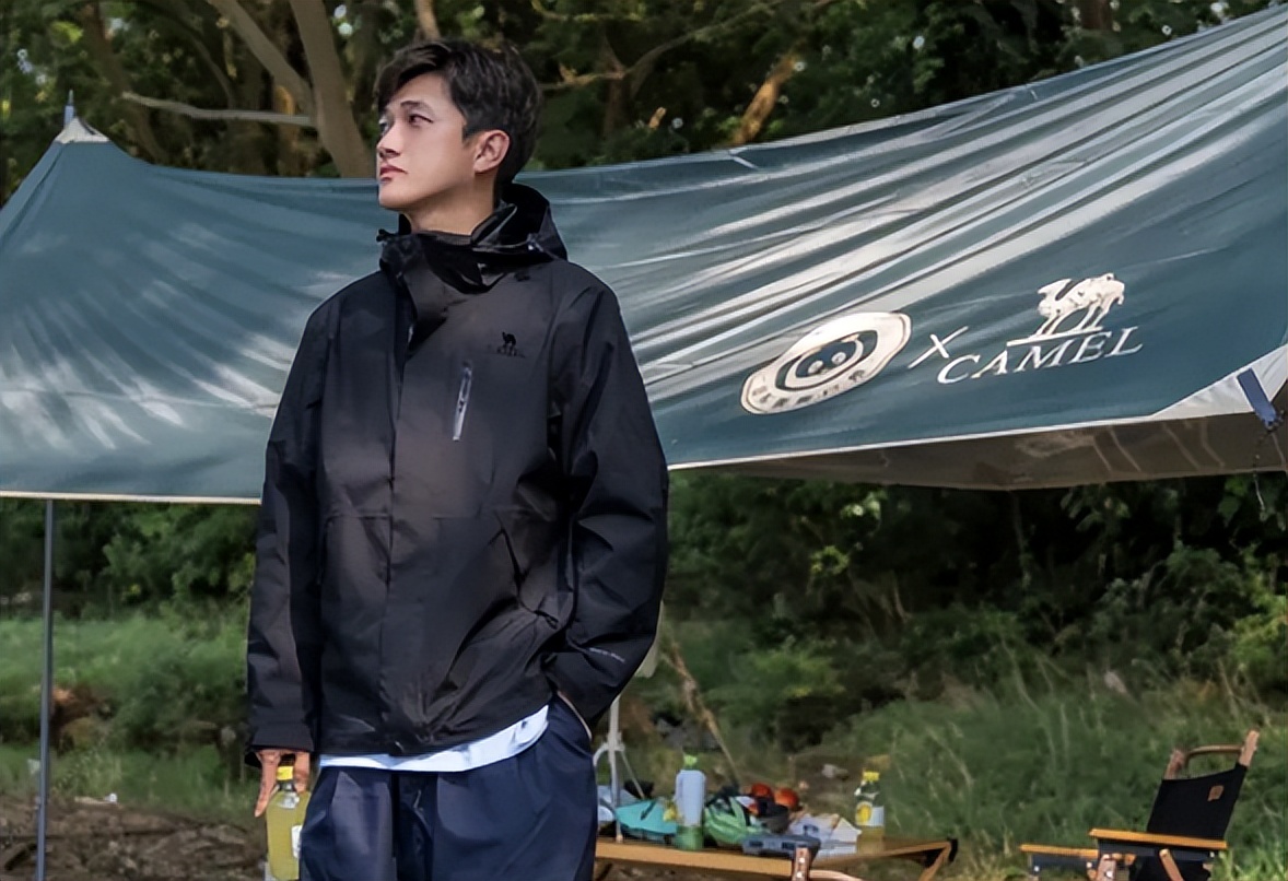 户外登山必备的装备有哪些呢,外出旅游登山户外运动必备的装备