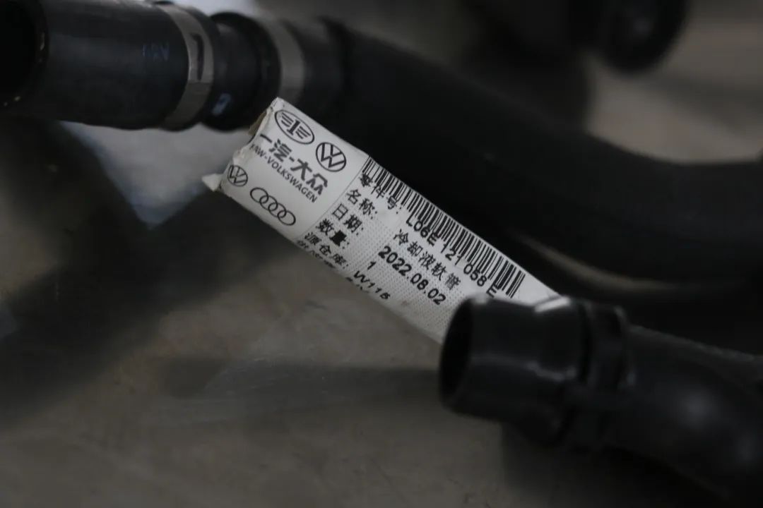 小伙100多万买宝马,小伙花了52万买了奥迪a8