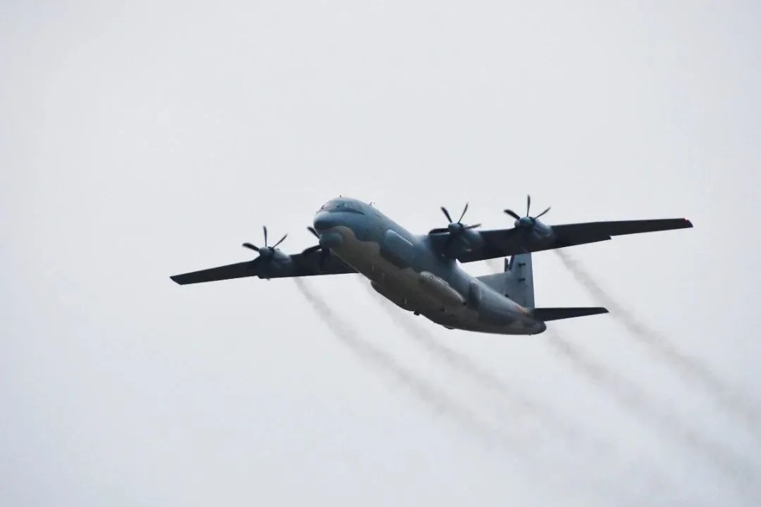 向日夜坚守边关的人民子弟兵致敬,春节向坚守岗位的人民子弟兵致敬