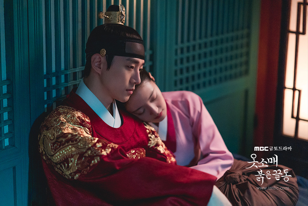 衣袖红镶边韩剧在哪个网站可以看,韩剧衣袖红镶边什么时间更新