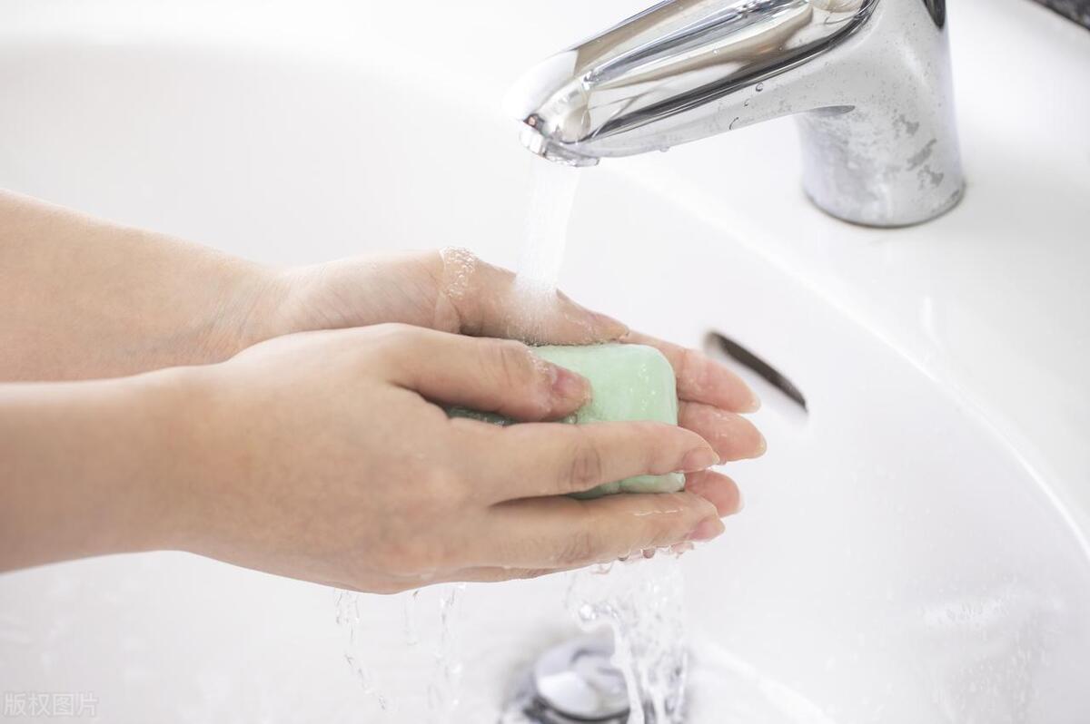 皮肤干燥脱皮怎么补救,皮肤起皮干燥脱皮怎么修复