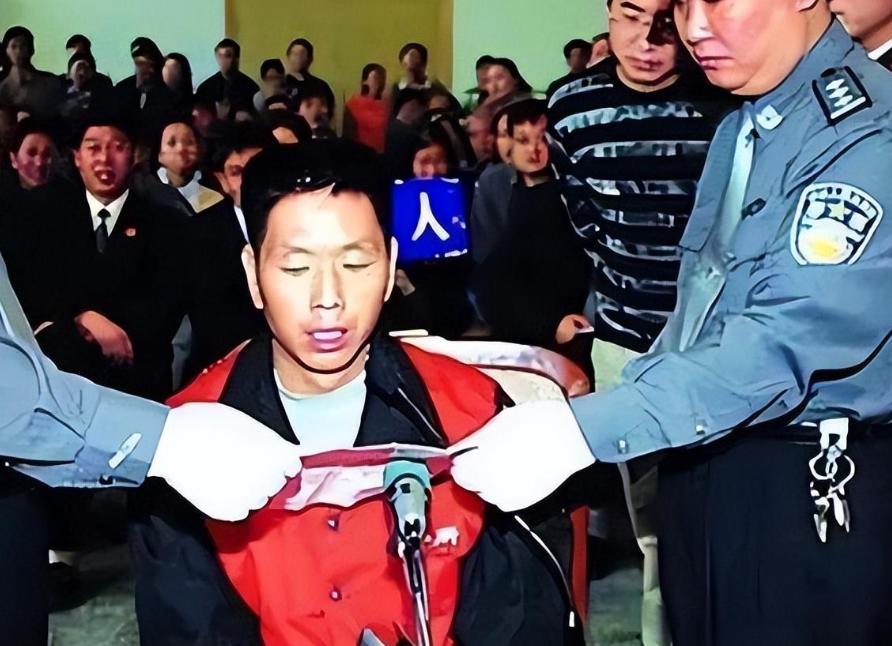 1999年，陕西男子*暴强**女邻居坐牢4年，出狱后杀女邻居一家8口！