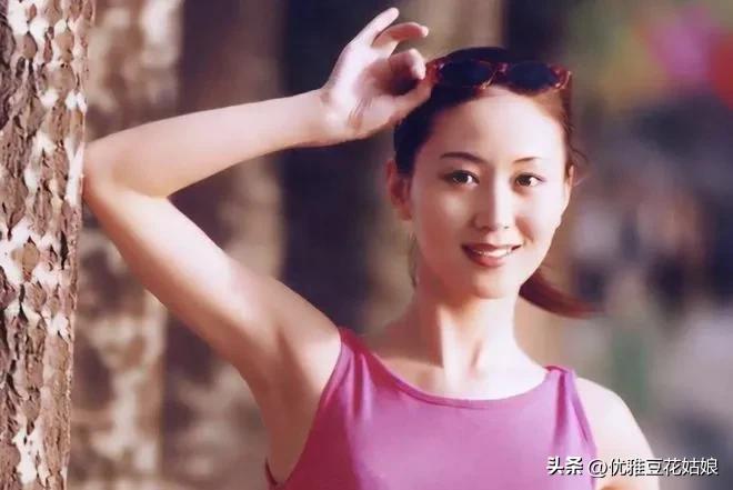 “人体模特”汤加丽：被父亲嫌弃，和丈夫离婚，46岁至今未婚