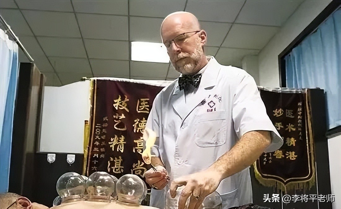 美国士兵拔火罐,美军晒拔火罐照片