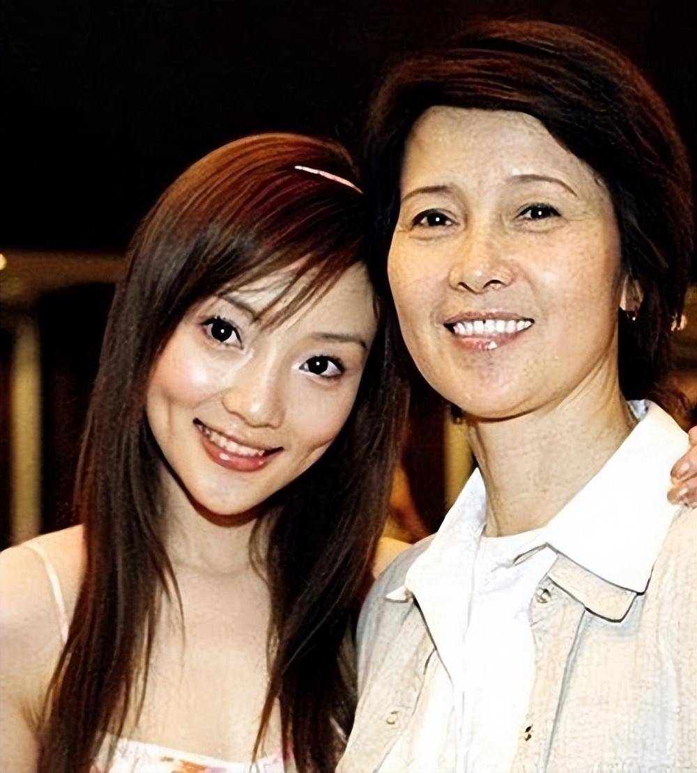 李小璐这两年经历了什么,李小璐能亲手毁掉自己的名气