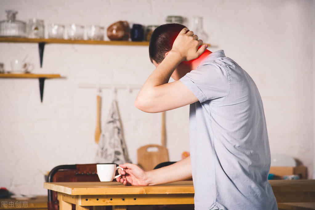 颈椎疼痛的症状与治疗方法,颈椎的轴性疼痛是如何被感知的呢