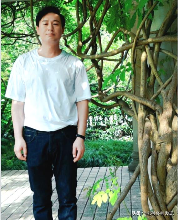 张颂文签名照被卖到八千,张颂文签名照八千块