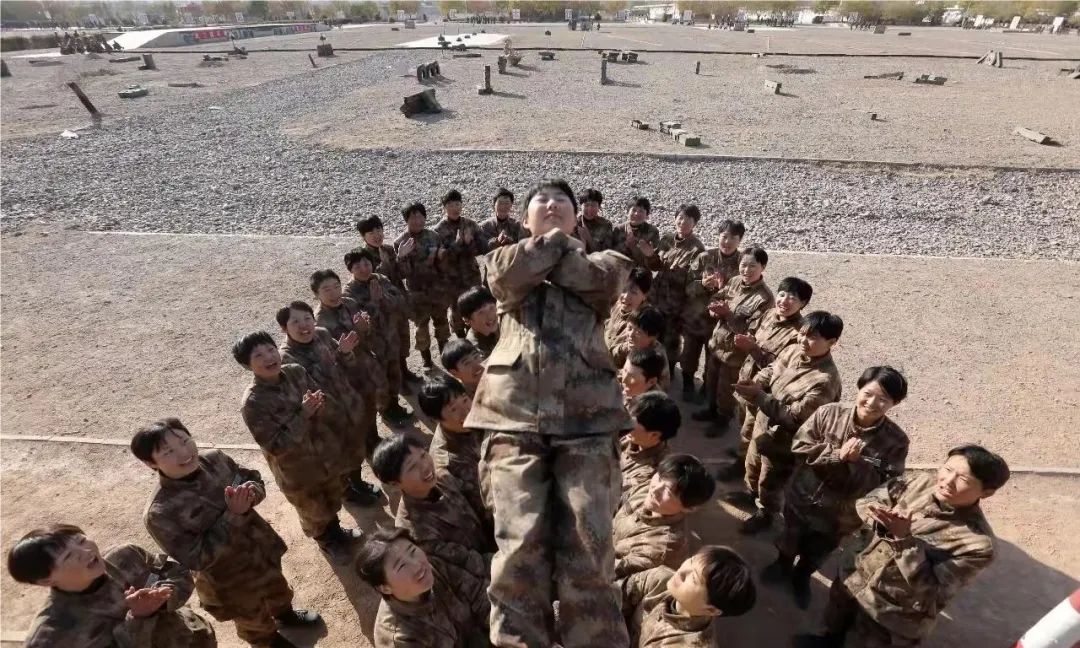 中国军人的代表名词是什么,我国军人的名称