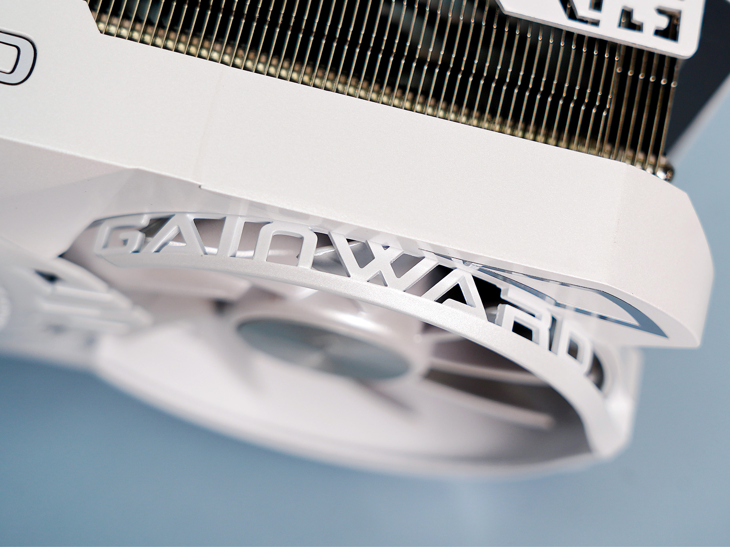 最新装机方式：背插式体验，I7+B760+RTX4070Ti攒台白白的主机