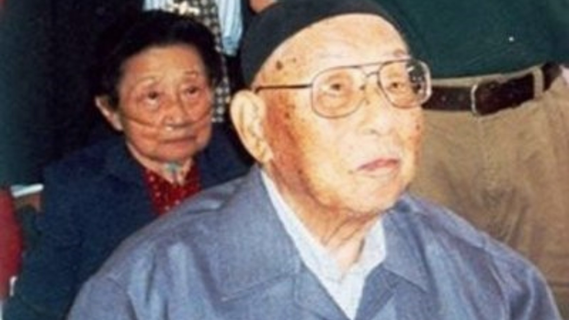 1975年蒋介石临终前,对蒋经国说出不放张学良的原因,张泪如雨下