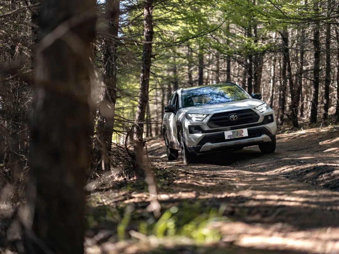 城市suv可以一直选4驱吗,城市suv四驱过炮弹坑