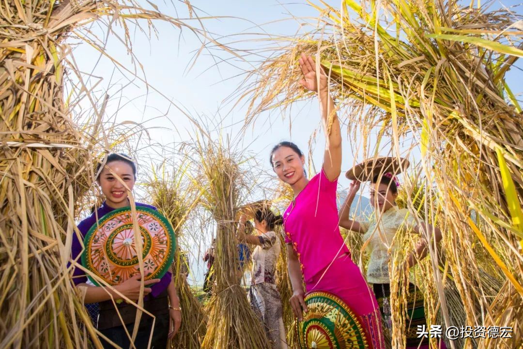 瑞丽德昂泼水狂欢节,云南旅游攻略德宏泼水节