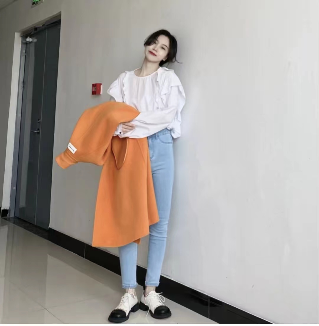 外套秋冬蓝色搭配什么颜色,秋冬比较显高级的颜色搭配