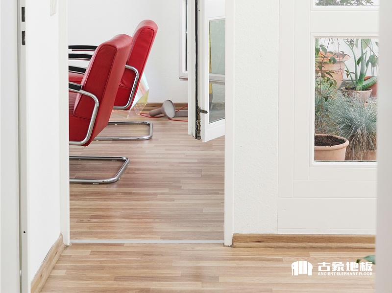 橡木地板的优点和缺点有哪些,橡木地板的优缺点有哪些