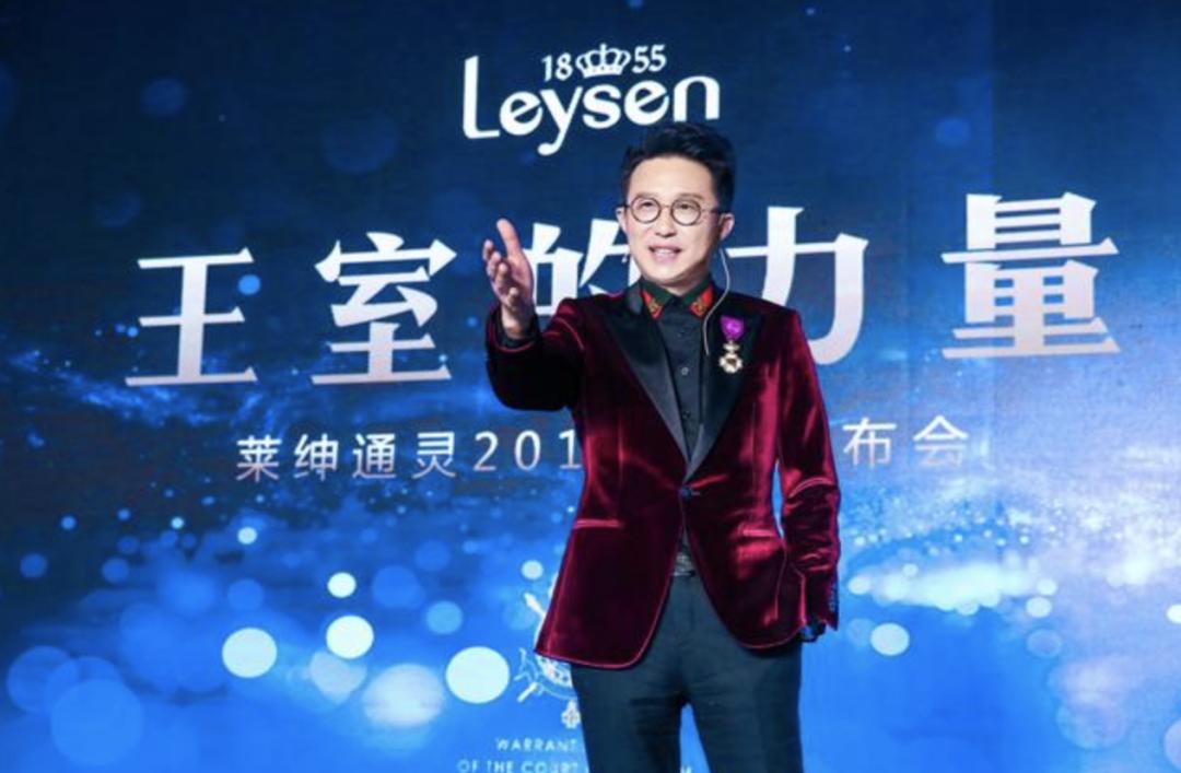 他是现实版“赘婿”，靠婆家成为珠宝大王，反手却举报了大舅子