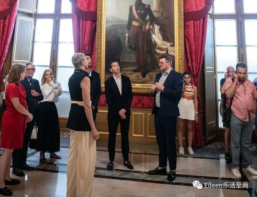 收钱才不离？70亿豪门夫妇为什么难破婚变传言？