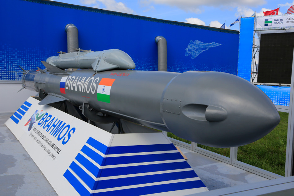 布拉莫斯反舰导弹800公里射程,布拉莫斯那么大为什么射程短