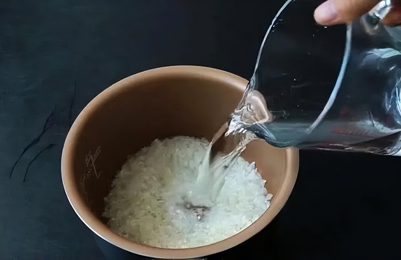 米放进密封盒为什么还是生虫,米如何存放不会生虫