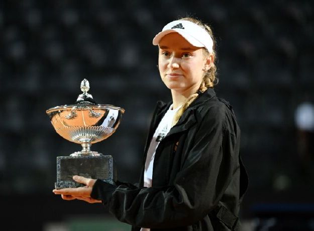 莱巴金娜收退赛礼,莱巴退赛