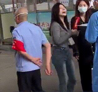 “反绑跪地”反转后，公知有点儿失心疯