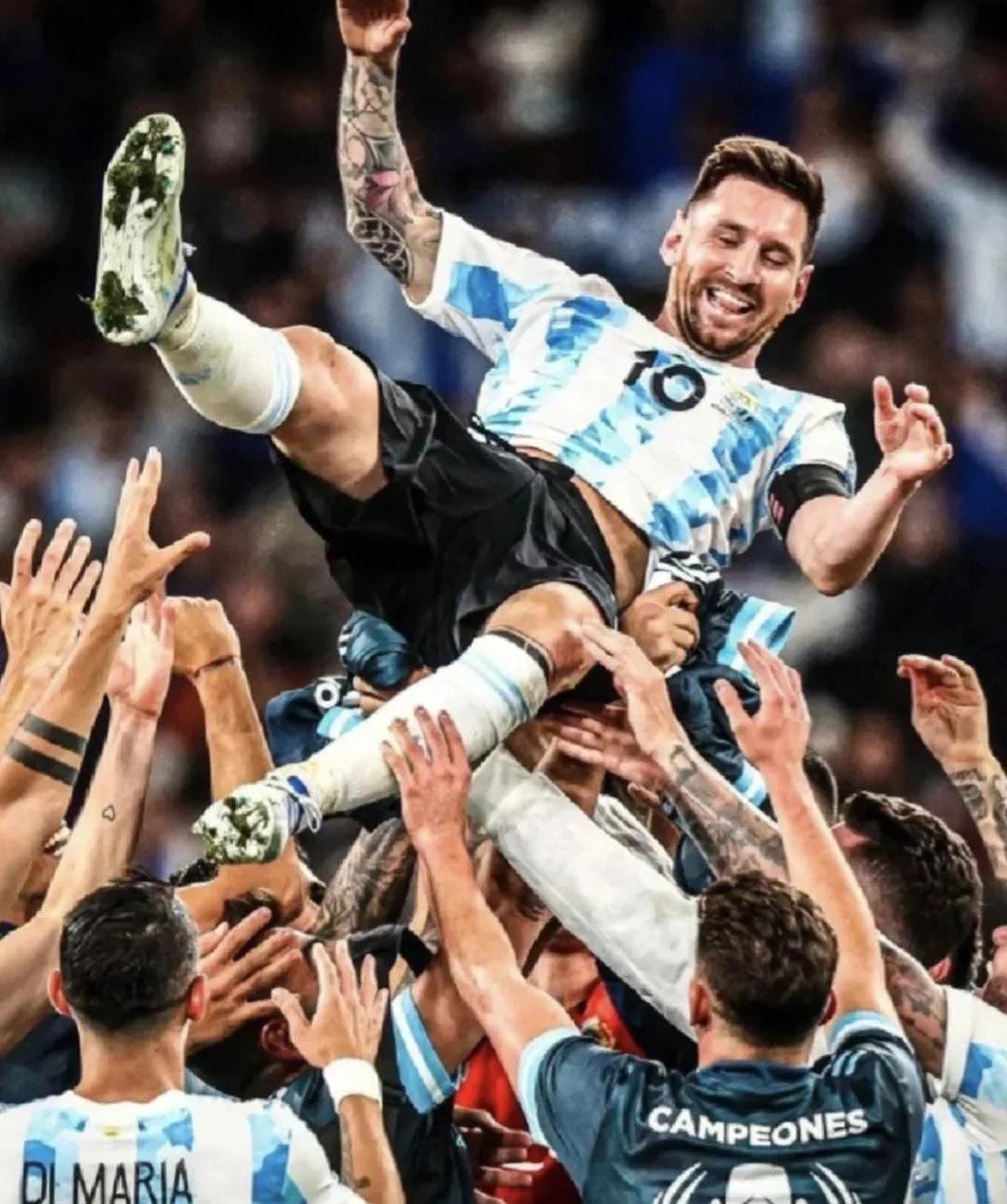 梅西庆祝苏亚雷斯生日,梅西35岁生日回顾梅西高光时刻