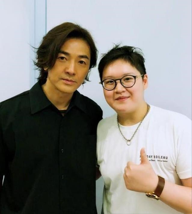 恬妞：有两段刻骨铭心的爱，今64岁仍然单身，35岁女儿成她烦恼