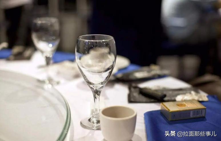 年轻人爱不释手的5款白酒，好喝又便宜，看你喜欢哪一个？