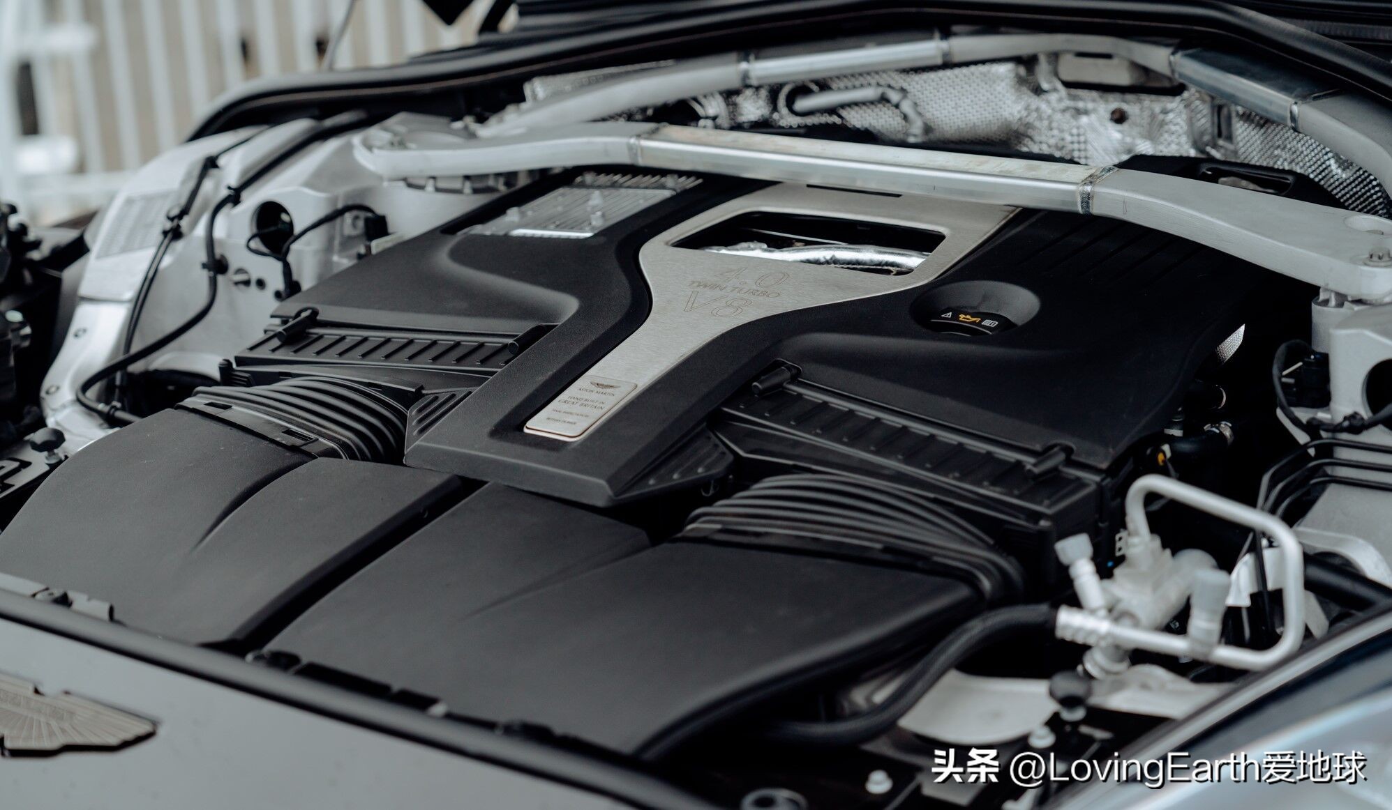 阿斯顿马丁dbx707与兰博基尼urus,阿斯顿马丁dbx707赛道测试