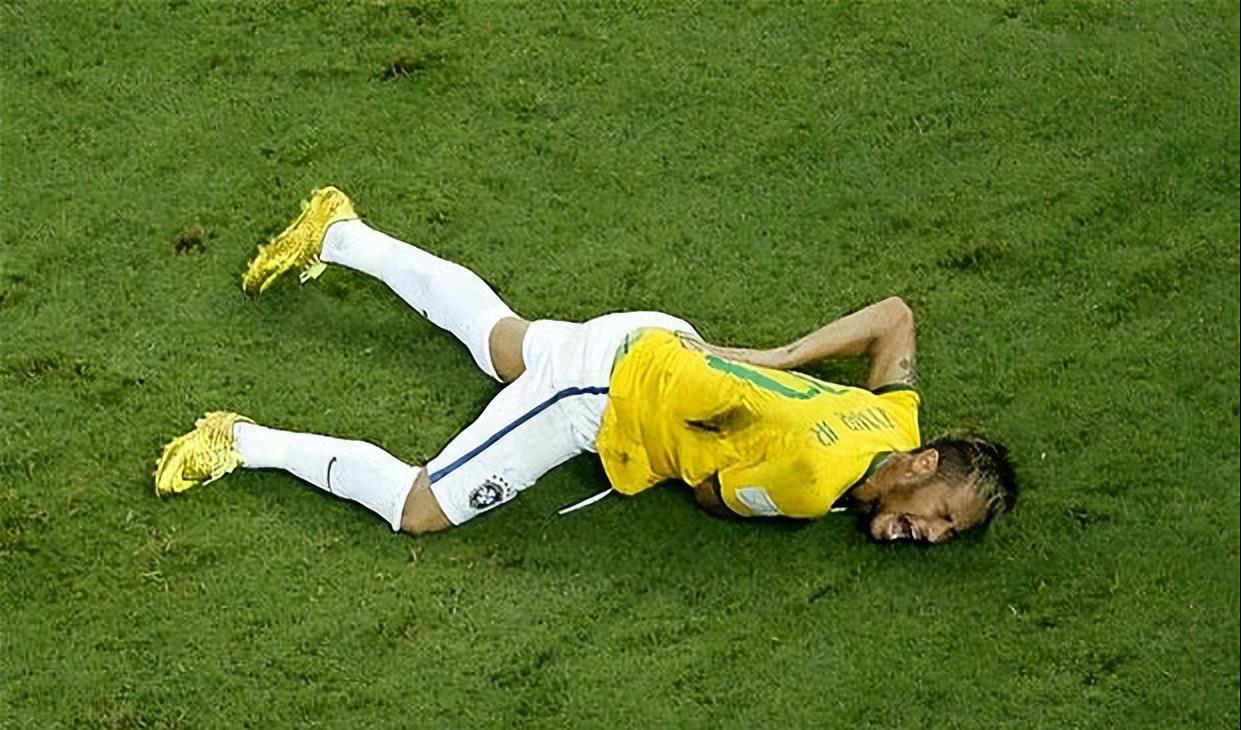 巴西足球运动员内马尔,内马尔不应该离开巴萨吗