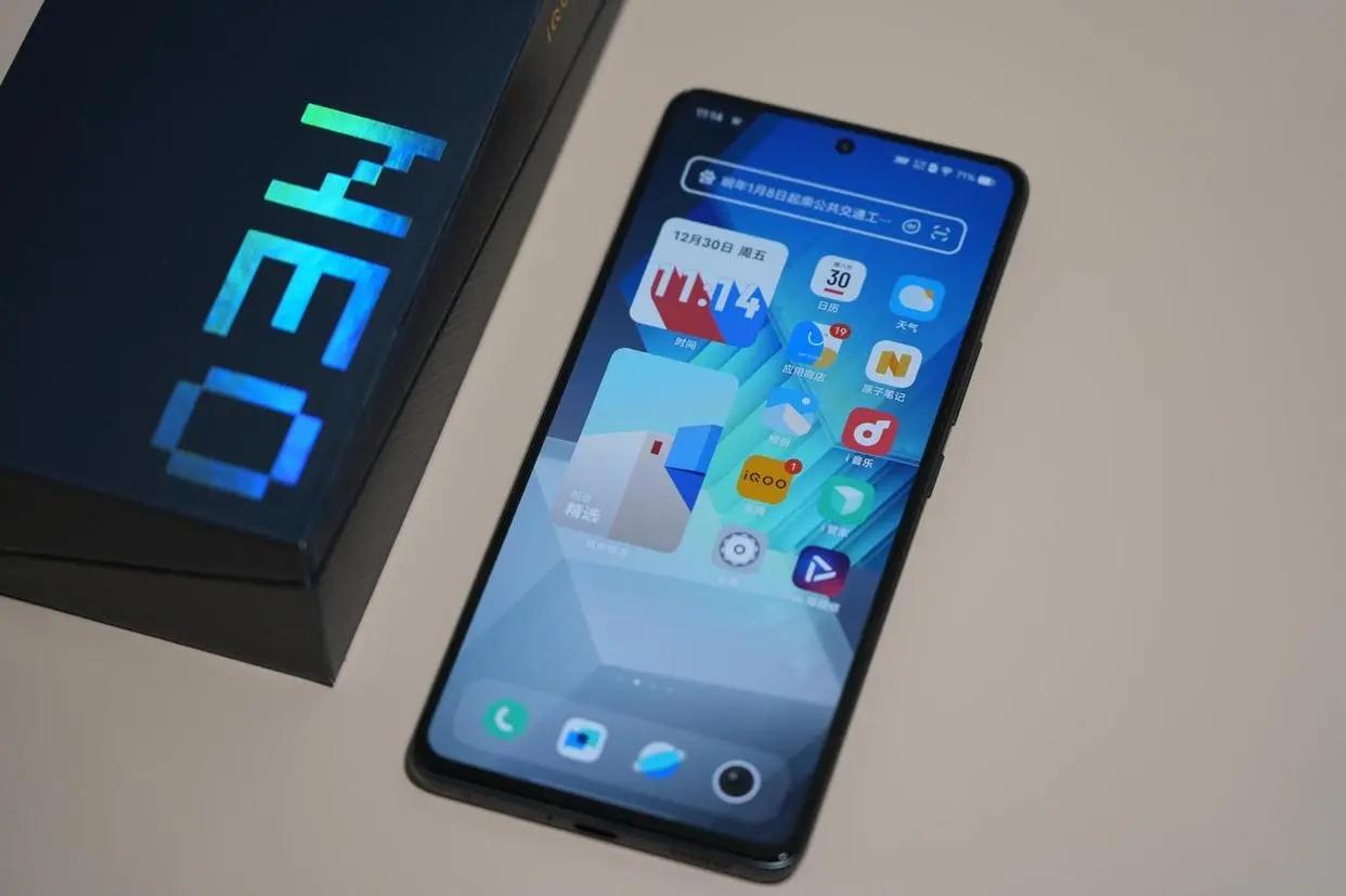 目前最值得买手机是哪一款,2500元最值得买手机