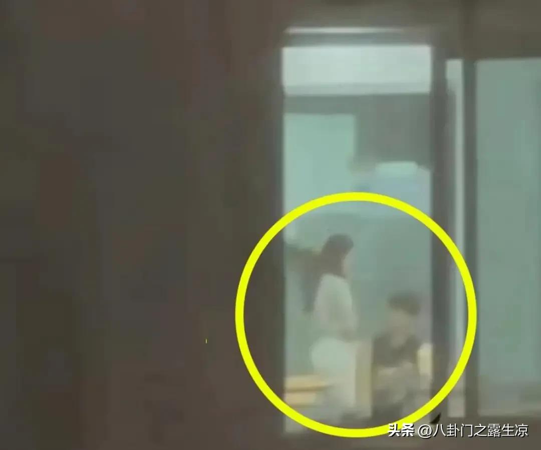 四川传媒再次爆瓜：比起学生在教室啪啪，这个老师更是斯文败类