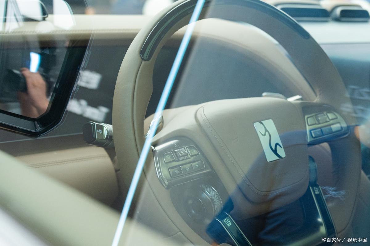 比亚迪仰望u8是油电混合的吗,比亚迪仰望u8在中东的消费市场