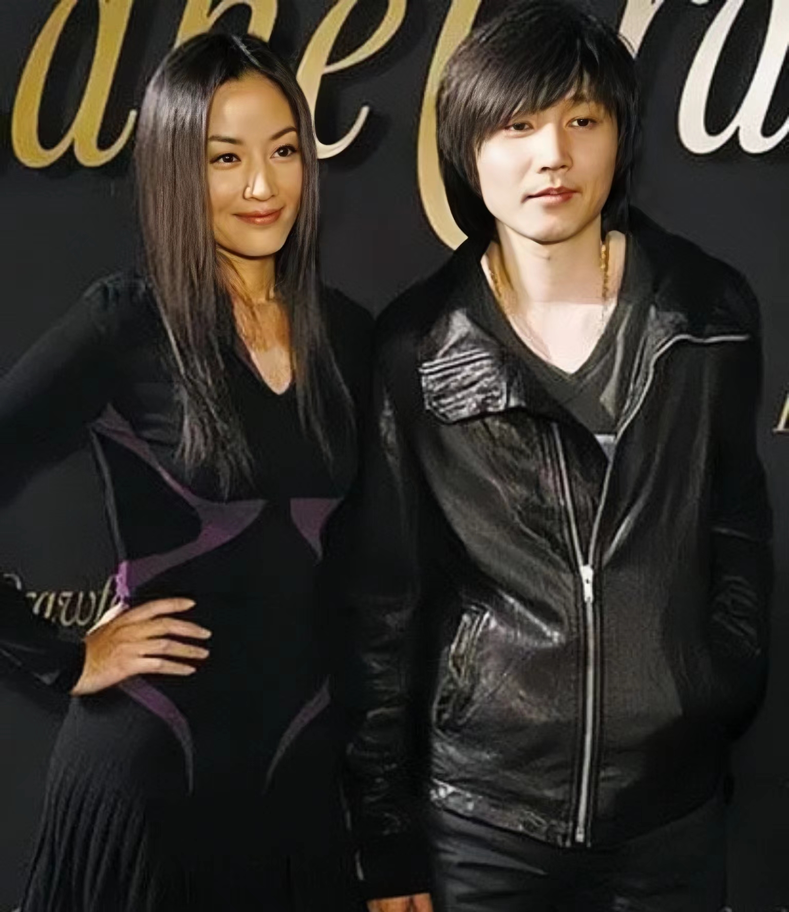 年轻时的瞿颖又飒又漂亮,52岁的瞿颖走秀惊艳全场美丽酷飒