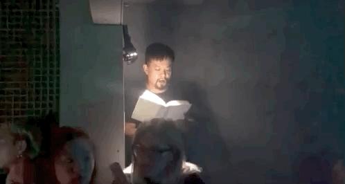 他在夜店和相亲角，读了3年爱情诗：这里最缺爱情