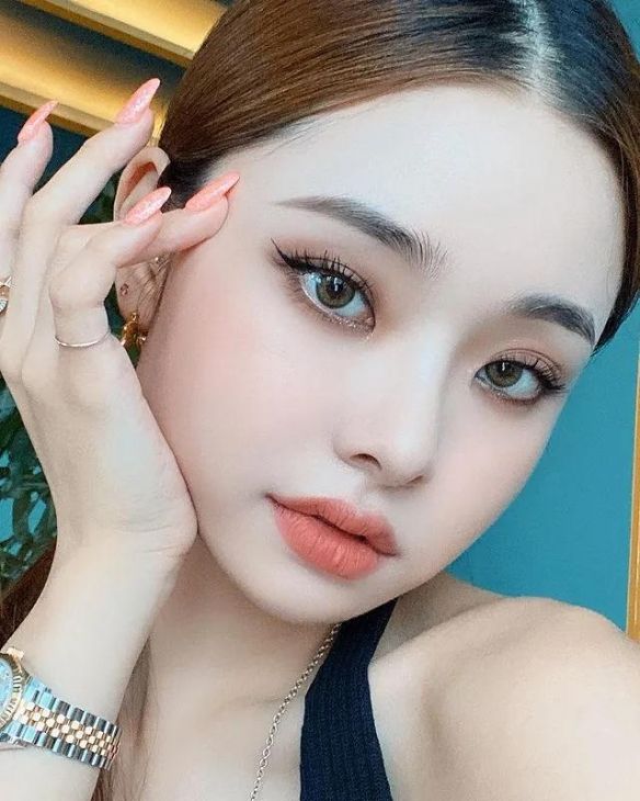 宋智雅用的精华水,宋智雅的嘴打了玻尿酸吗