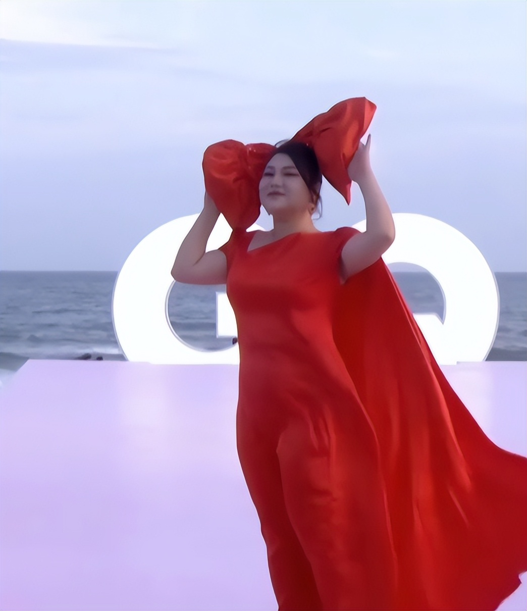 关晓彤为谁挡热搜,关晓彤烂大街造型