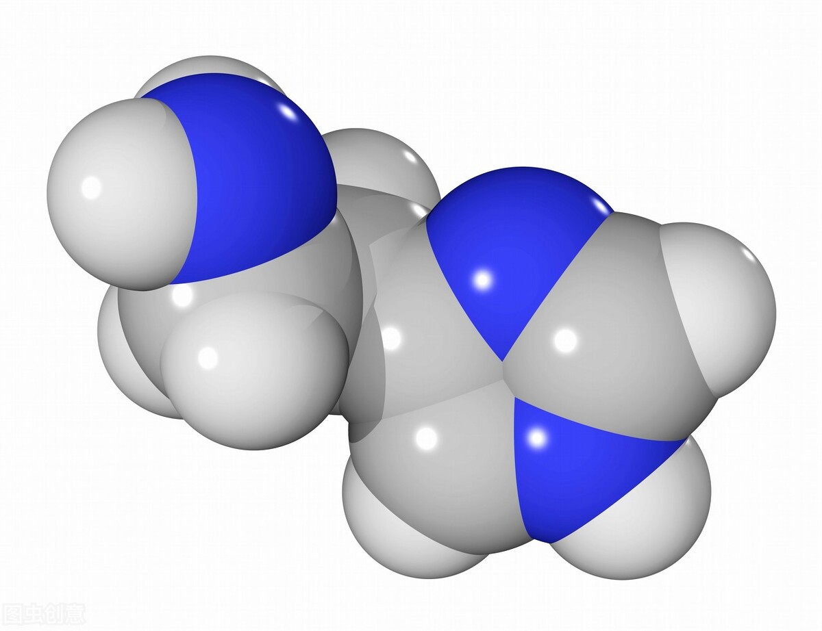 死螃蟹吃了中毒后多久能出现症状,老人吃死螃蟹中毒